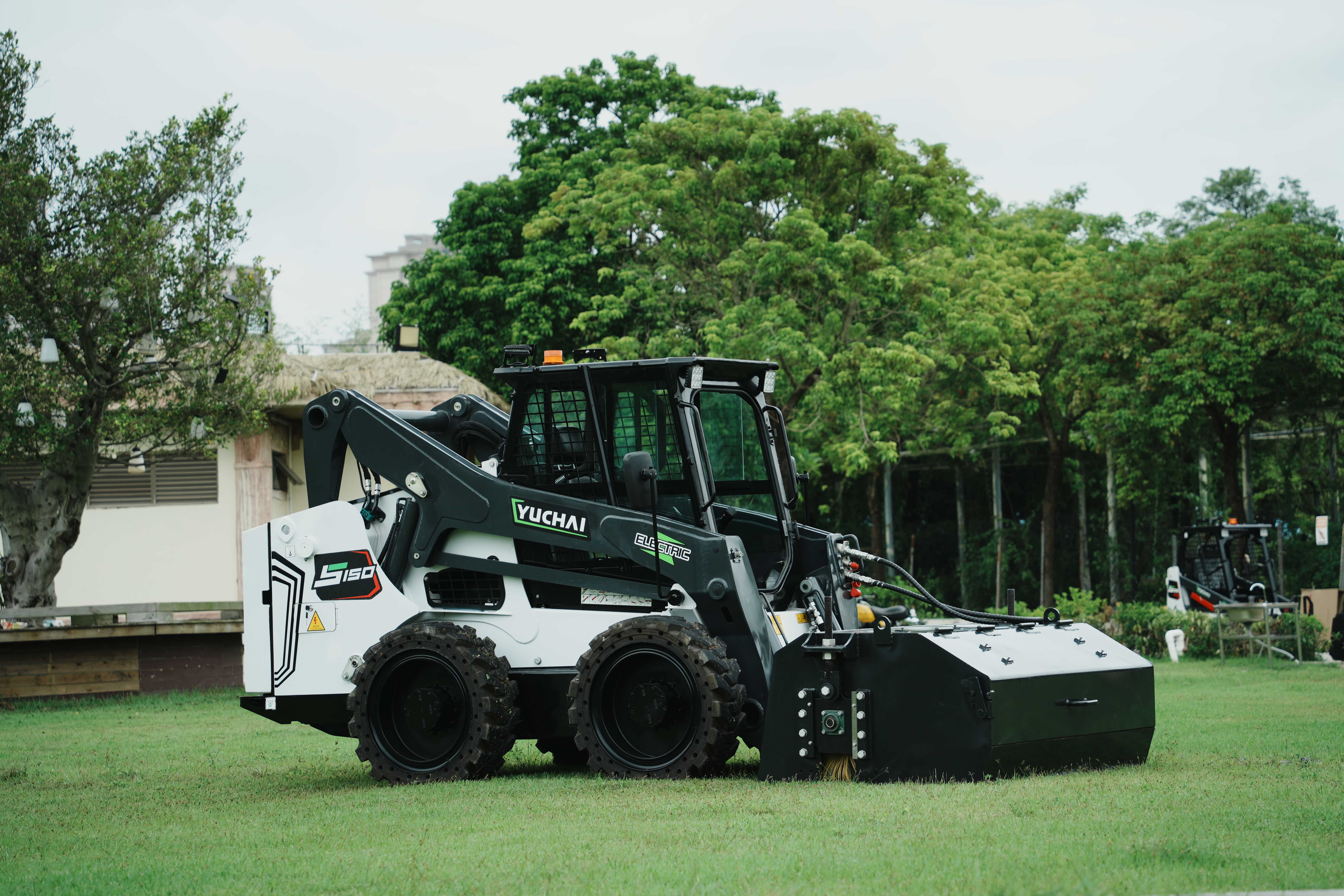 Yuchai Electric Skid Steer Loader: Zero-Emission Power for Small-Scale Work Sites Worldwide