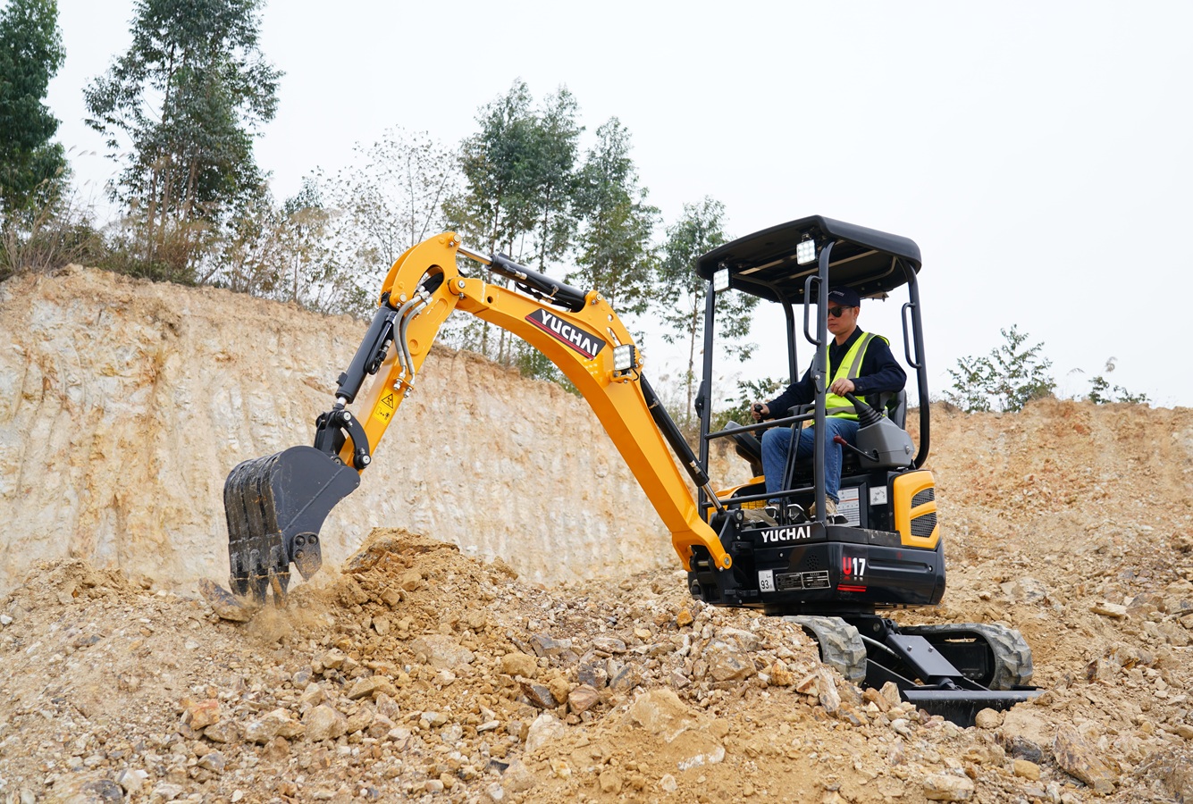 Mini Excavator Selection Guide for Landscaping