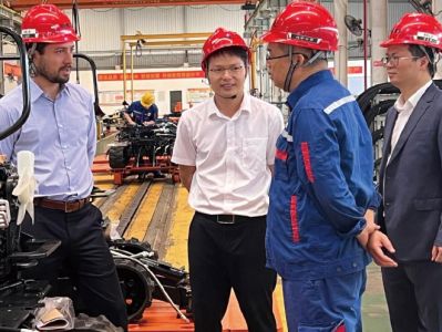 An Associate from the AV company in South America visited Yuchai Heavy Industry