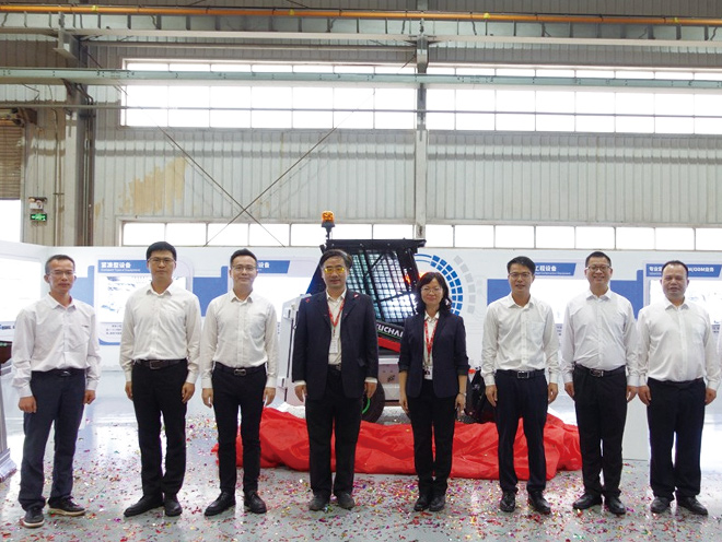 Yuchai Heavy Industry held the unveiling ceremony of the exhibition hall and the release ceremony of the overseas version electric skid steer loader