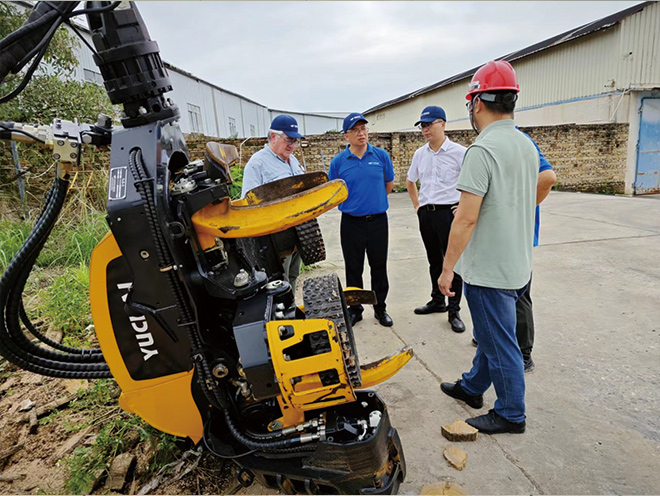 Chairman BLANC of Chilean SC Company Visits Yuchai Heavy Industry