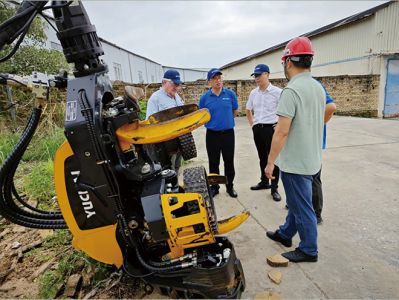 Chairman BLANC of Chilean SC Company Visits Yuchai Heavy Industry