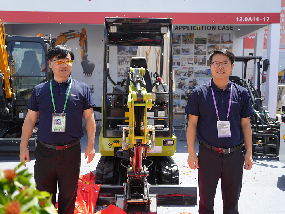 Yuchai Equipment Unveils Mini Electric Excavator at the Canton Fair