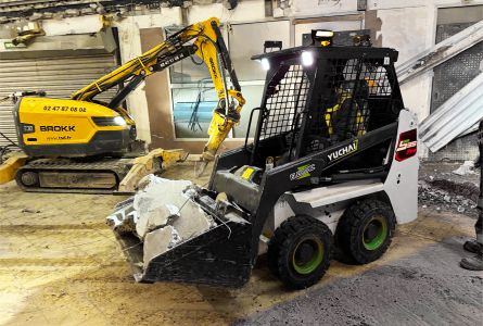 Yuchai S35 Excavator: Exceptional Performance in Confined Spaces Shines in French Construction Projects