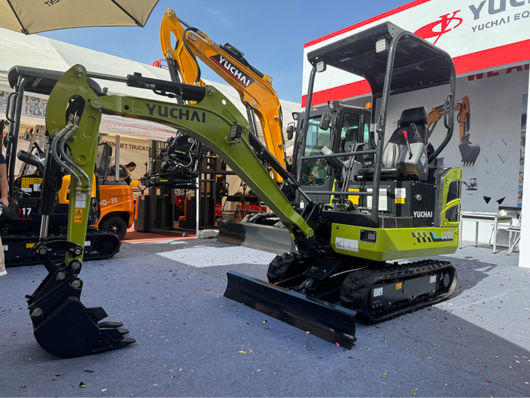 Yuchai Equipment Unveils Mini Electric Excavator at the Canton Fair