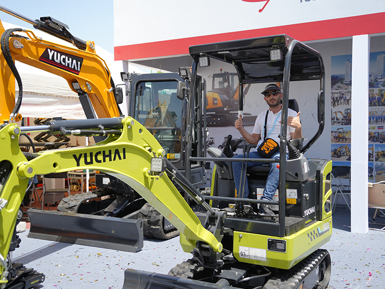 Yuchai Equipment Unveils Mini Electric Excavator at the Canton Fair
