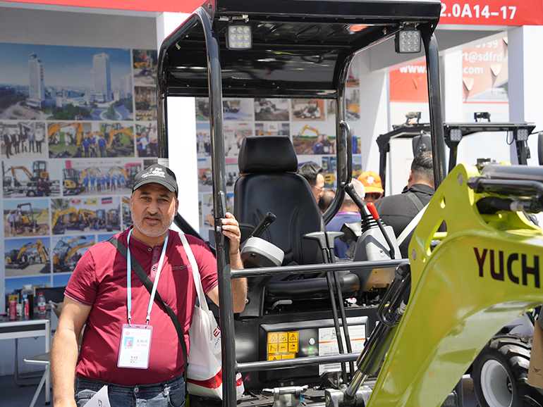 Yuchai Equipment Unveils Mini Electric Excavator at the Canton Fair