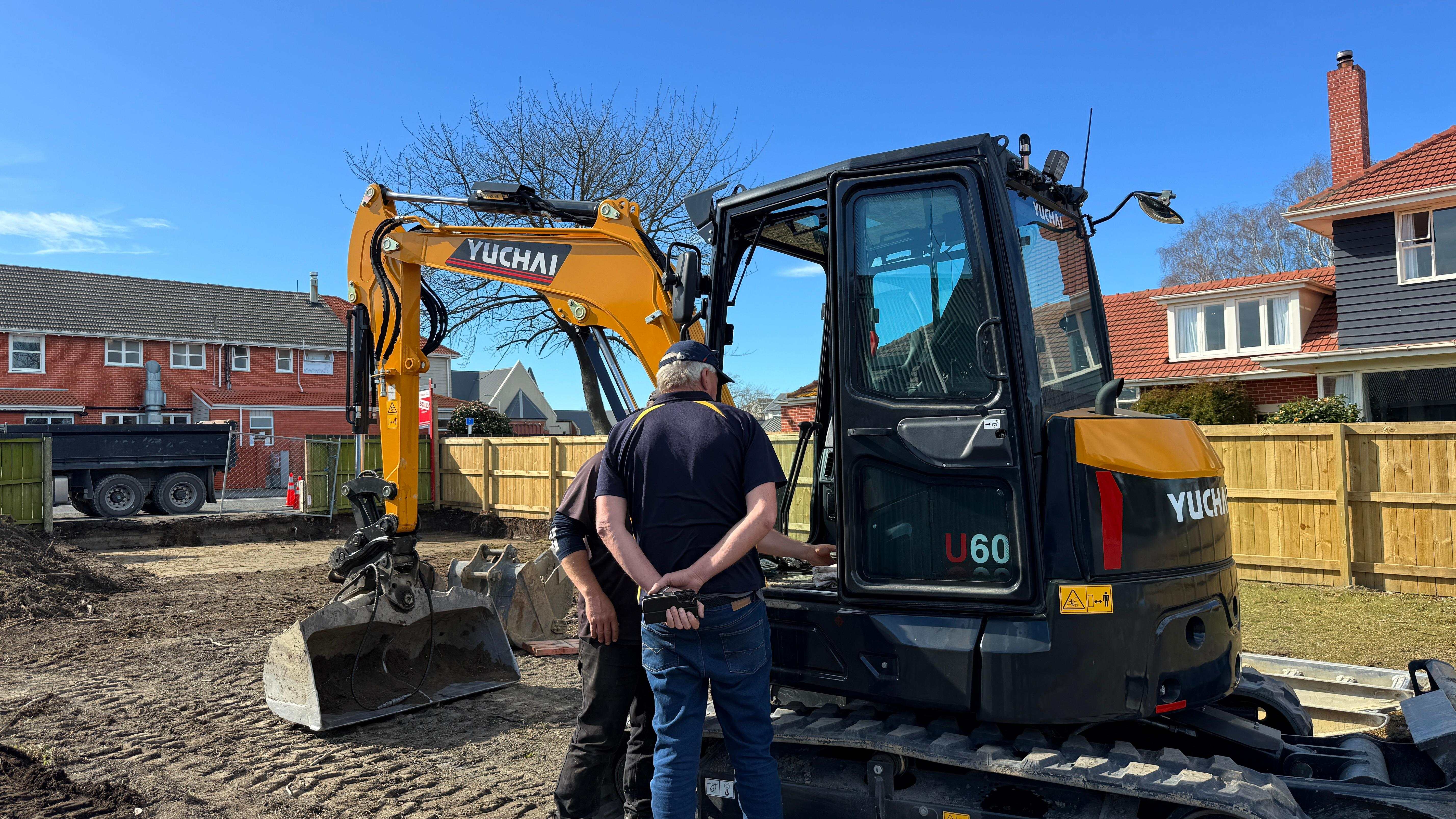 Yuchai Equipment in In-Depth Discussion on U60 Excavator with long-term New Zealand Partner