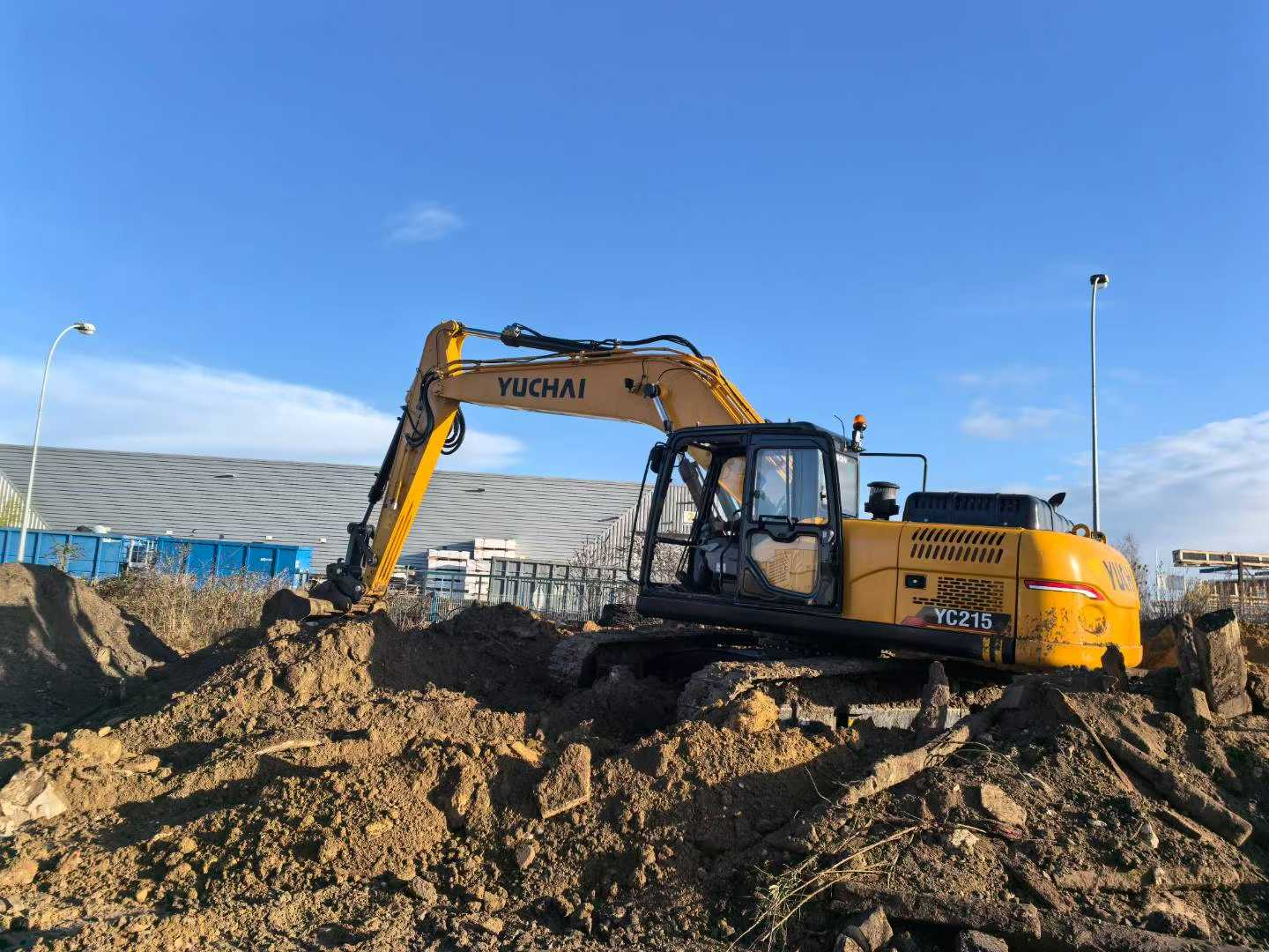 YC215-9: Battle-Hardened Strength to Dominate Real-World Worksites!