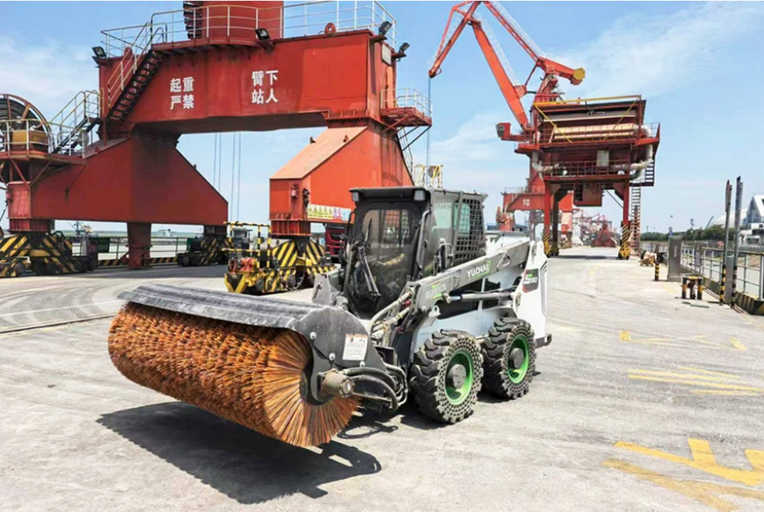 Yuchai S90 Skid Steer Loader: Field Test at COFCO Port Sets a New Benchmark for Intelligent Port Operations