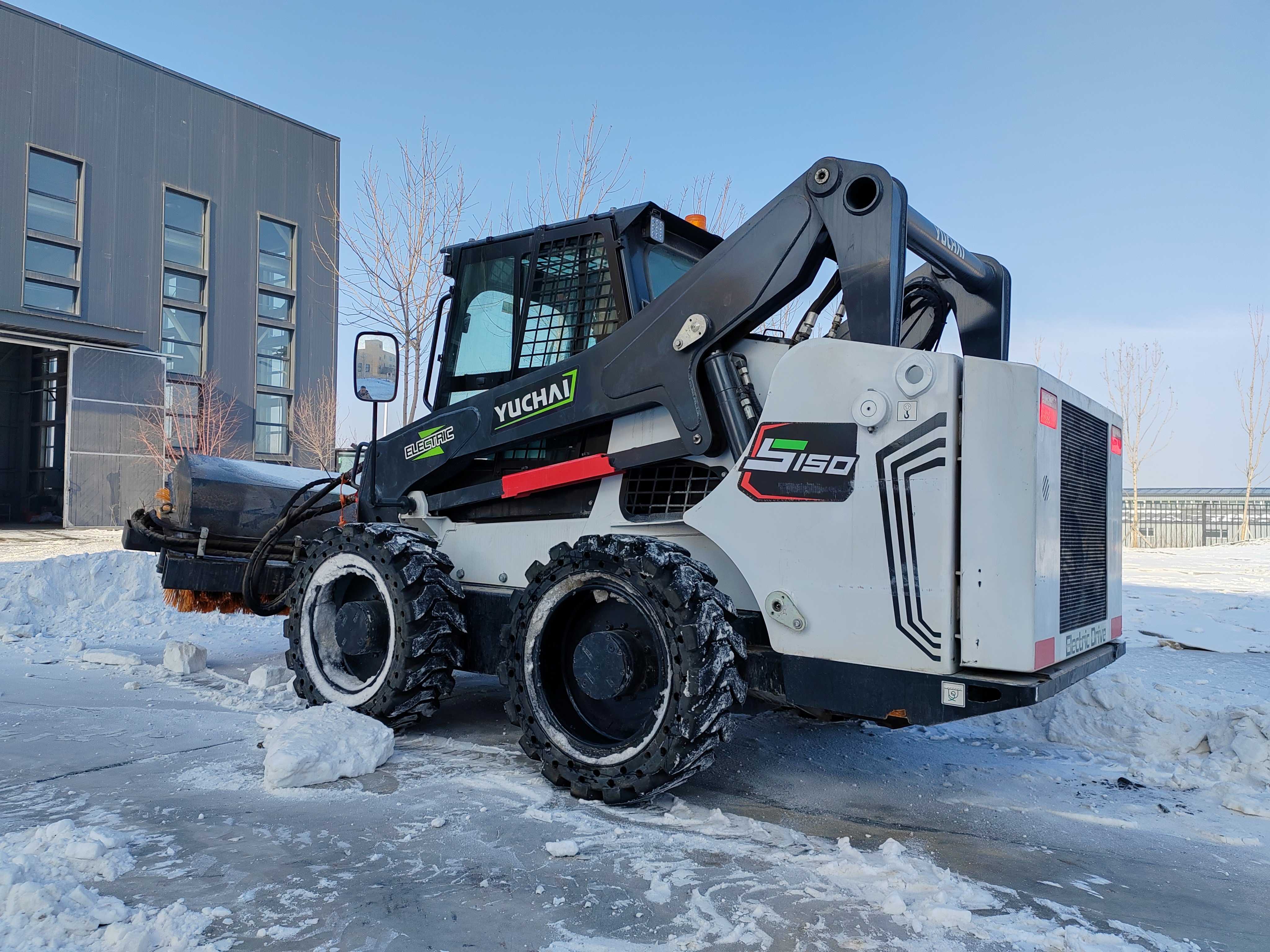 Yuchai Electric Skid Steer Loader: Zero-Emission Power for Small-Scale Work Sites Worldwide