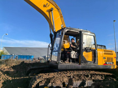 YC215-9 : Une force aguerrie pour dominer les chantiers du monde réel !