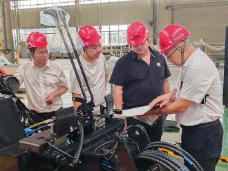 Il presidente Moacir e la sua delegazione dal BMB sudamericano hanno visitato l'industria pesante di Yuchai